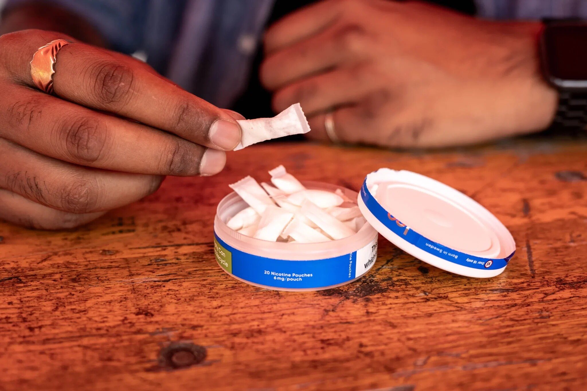 What Does it Feel Like to Use a Nicotine Pouch? How do Nicotine Pouches Feel?